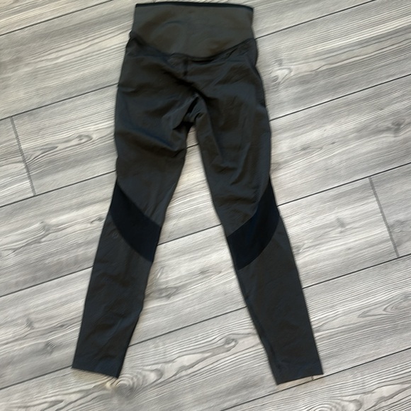 Lululemon Seamless High rise Training leggings Graphite Gray size 4 - Picture 4 of 8